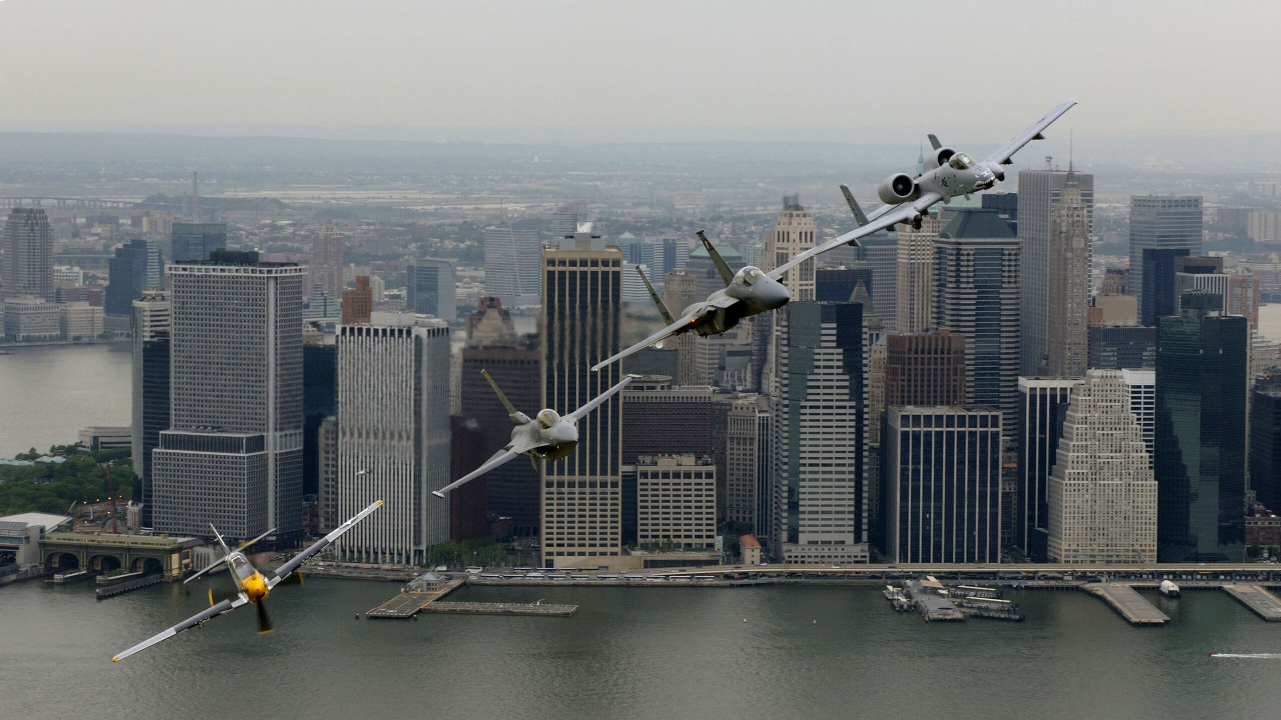 莱谢恩·卡萨斯冲线瞬间点燃现场气氛,莱恩·卡斯滕