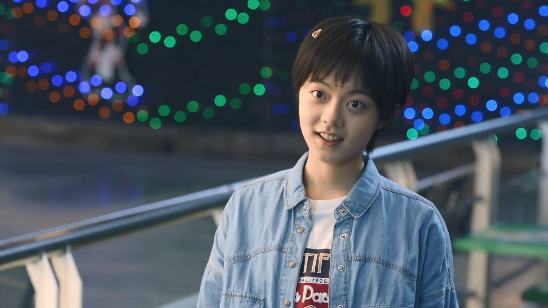 跳水团队配合默契比利时获佳绩,跳水冠军比心