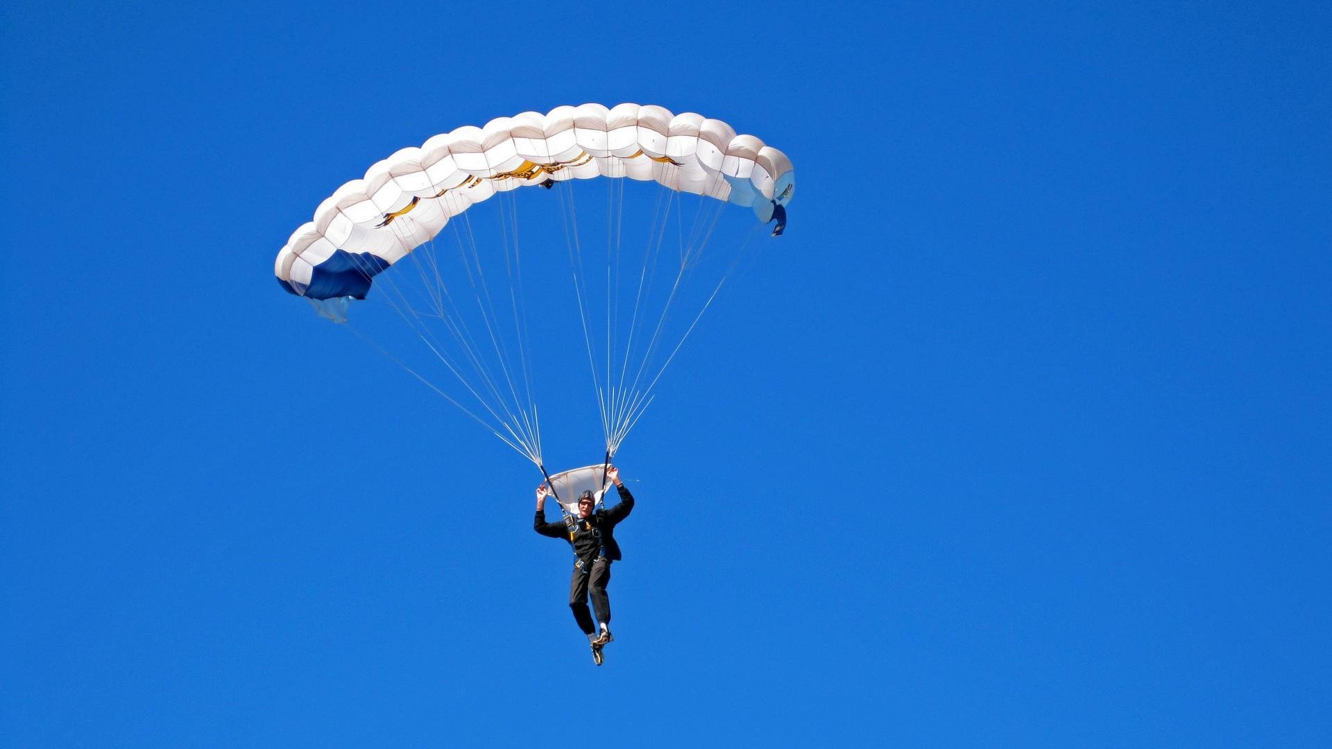 摩托GP选手法比奥·夸塔拉罗赢得2024年世界冠军，法比奥·夸塔拉罗夺冠